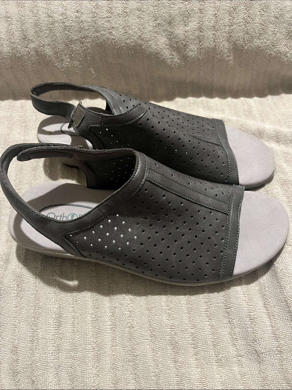 Grandma-cottage  Women’s Gray Perforated Slingback Sandals LN size 10